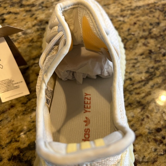 NWT Color Change Yeezy Boost 350 V2 “Light” Color Changing Shoes - Picture 14 of 16